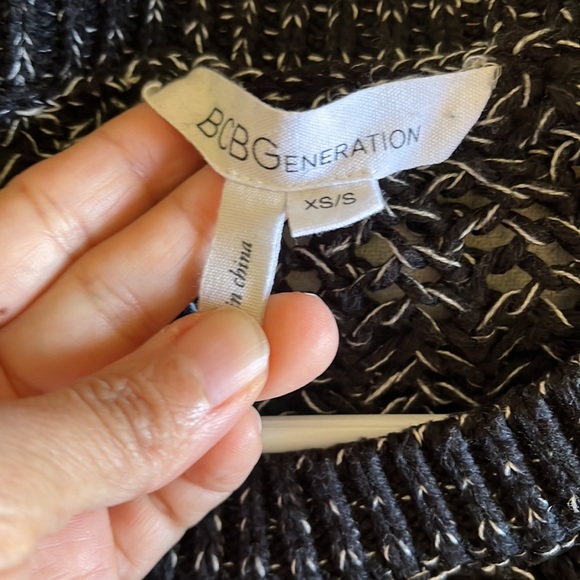 Beautiful Bcbs generation short sleeves sweater xsmall/small, off shoulder - Picture 3 of 5